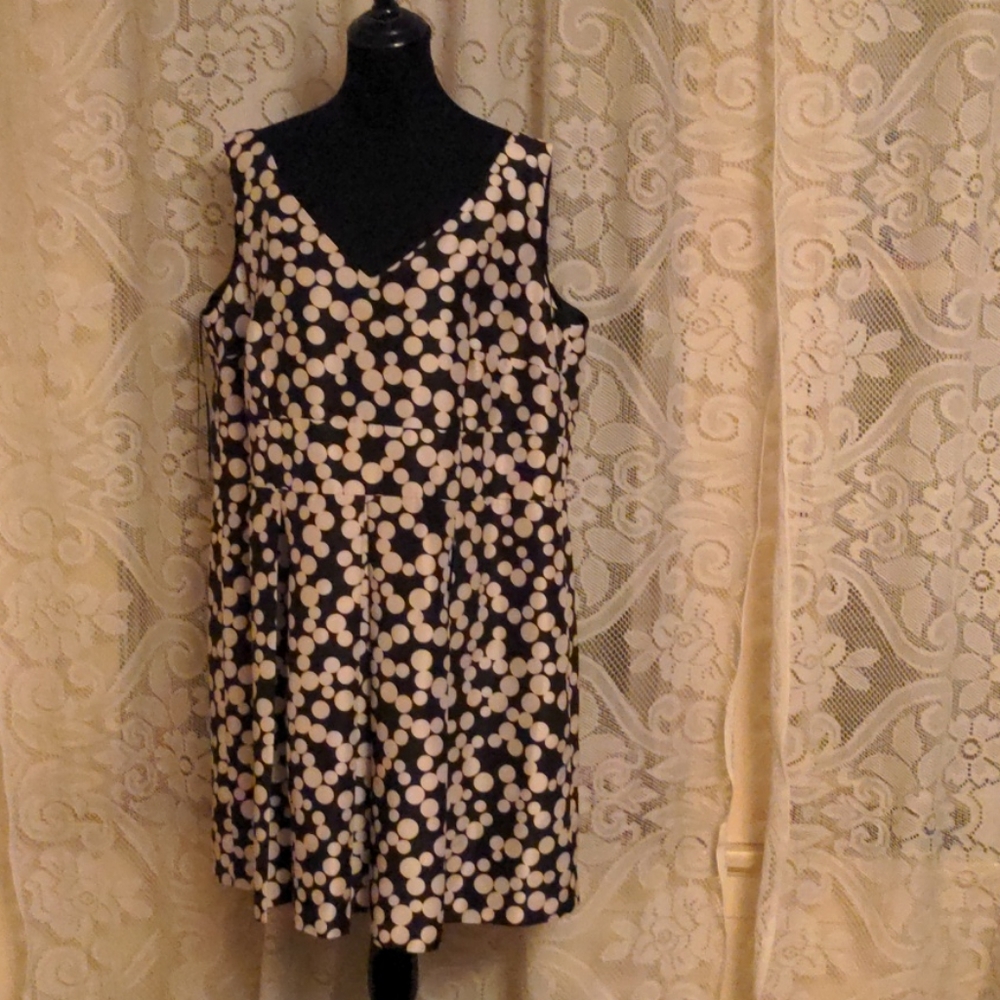 Black dress with pokadots